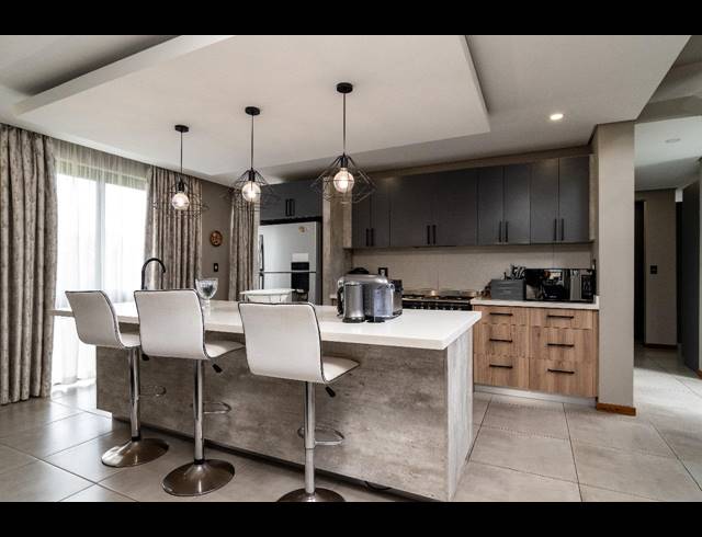 4 BEDROOM HOUSE FOR SALE IN SALT ROCK